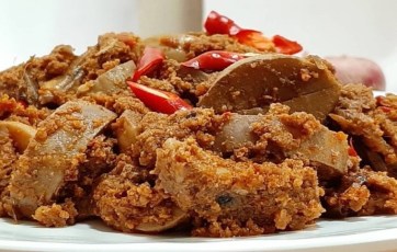 Makanan-Khas-Padang-758x483